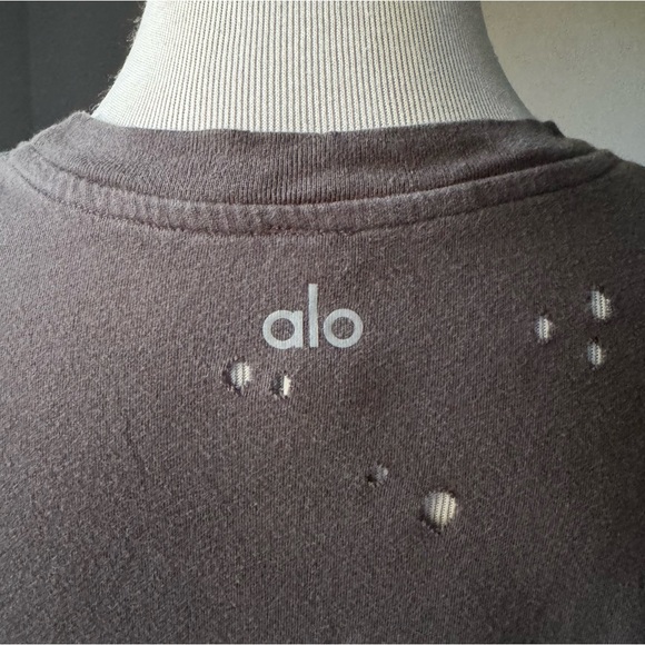 Alo Yoga Distressed T-shirt - Picture 5 of 5